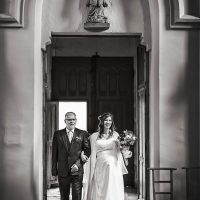 Entrée de la mariée à l'église de Spoy