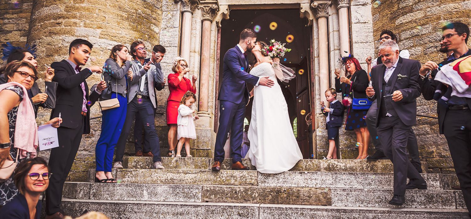 Sortie de l'église, photographie de mariage Bourgogne