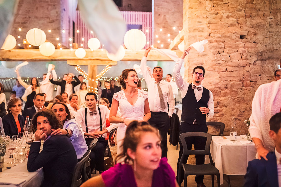 Fête de mariage, chant et danse